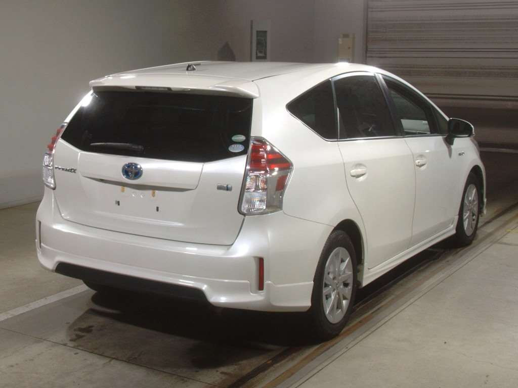 2015 Toyota Prius alpha ZVW41W[1]