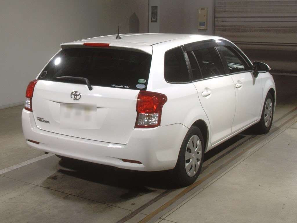 2013 Toyota Corolla Fielder NZE161G[1]