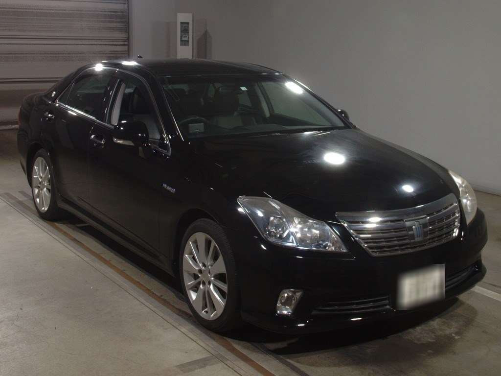 2011 Toyota Crown Hybrid GWS204[2]