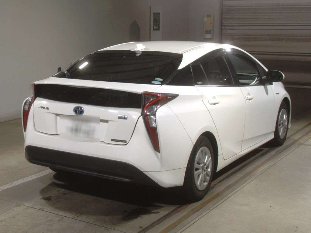 2016 Toyota Prius ZVW50[1]