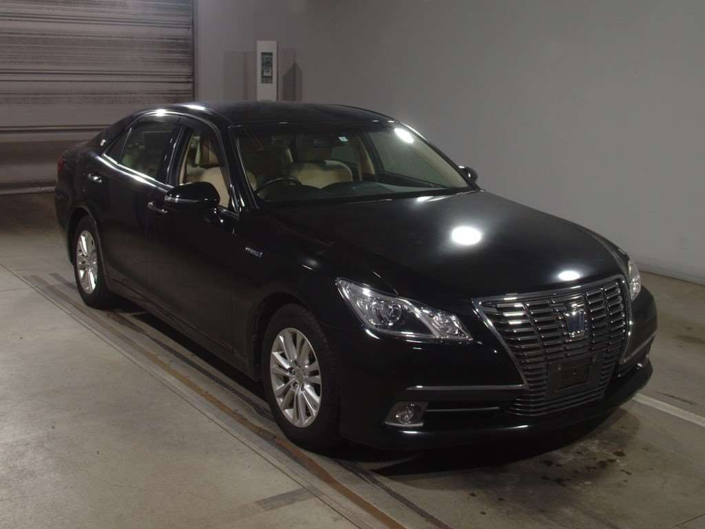 2013 Toyota Crown Hybrid AWS210[2]