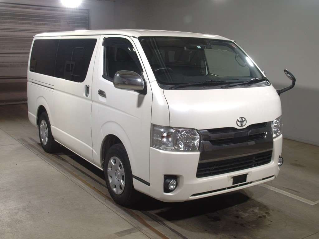 2019 Toyota Regiusace Van TRH200V[2]