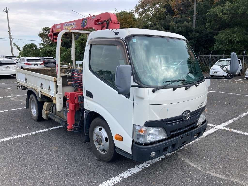 2014 Toyota Dyna Truck XZU685[2]