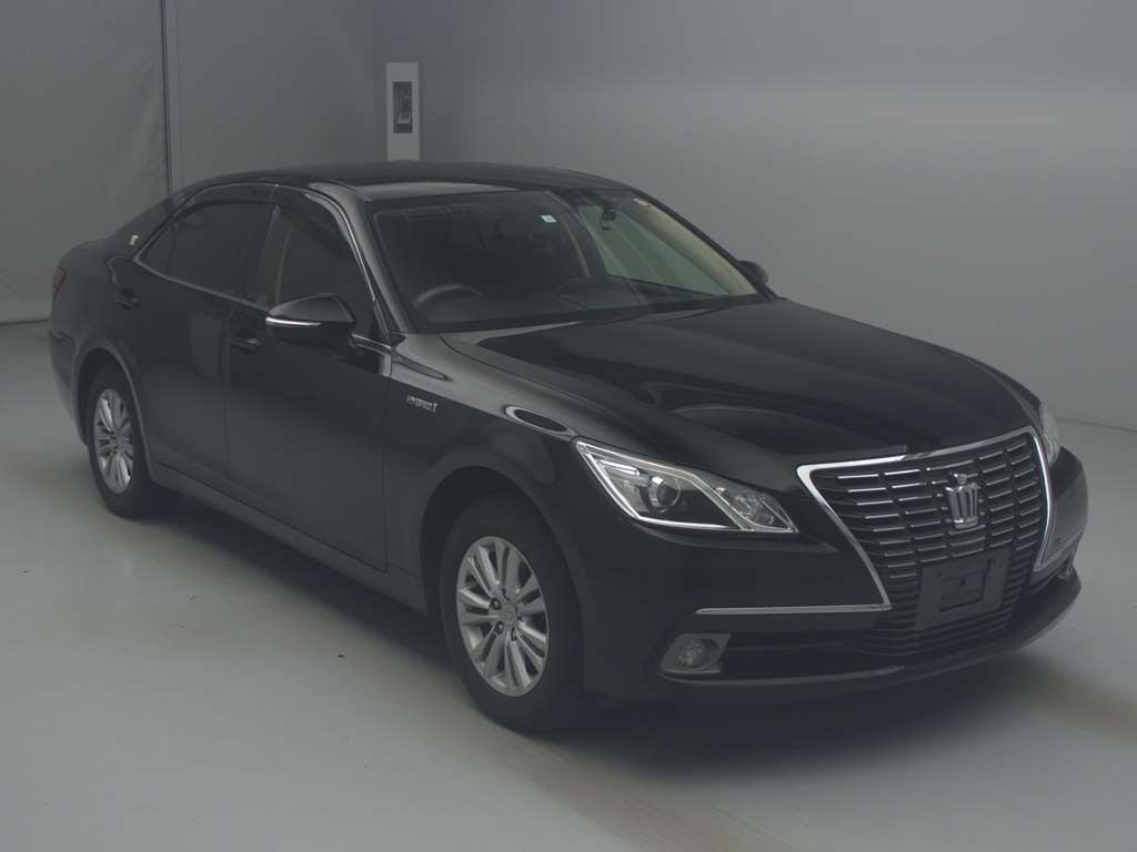 2015 Toyota Crown Hybrid AWS211[2]