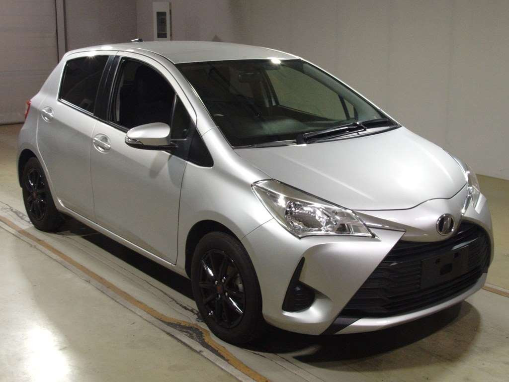 2017 Toyota Vitz KSP130[2]