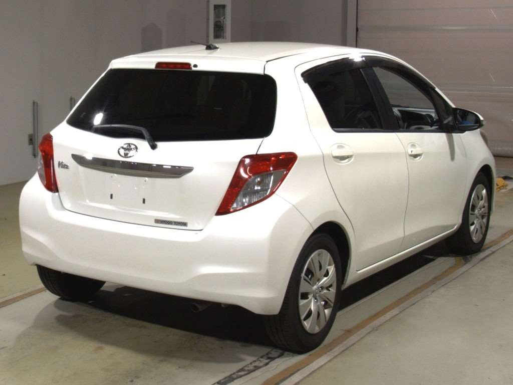 2012 Toyota Vitz NSP130[1]