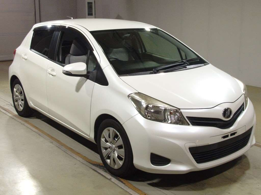 2012 Toyota Vitz NSP130[2]