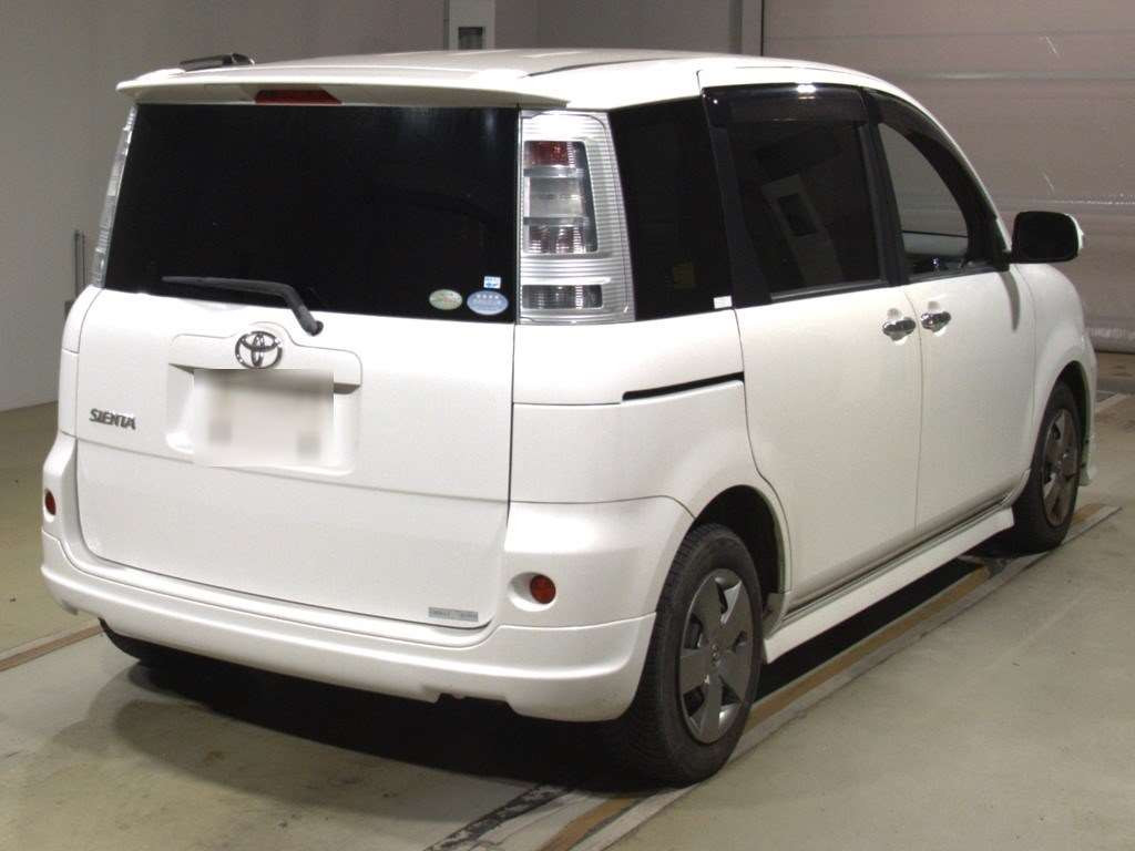 2011 Toyota Sienta NCP81G[1]