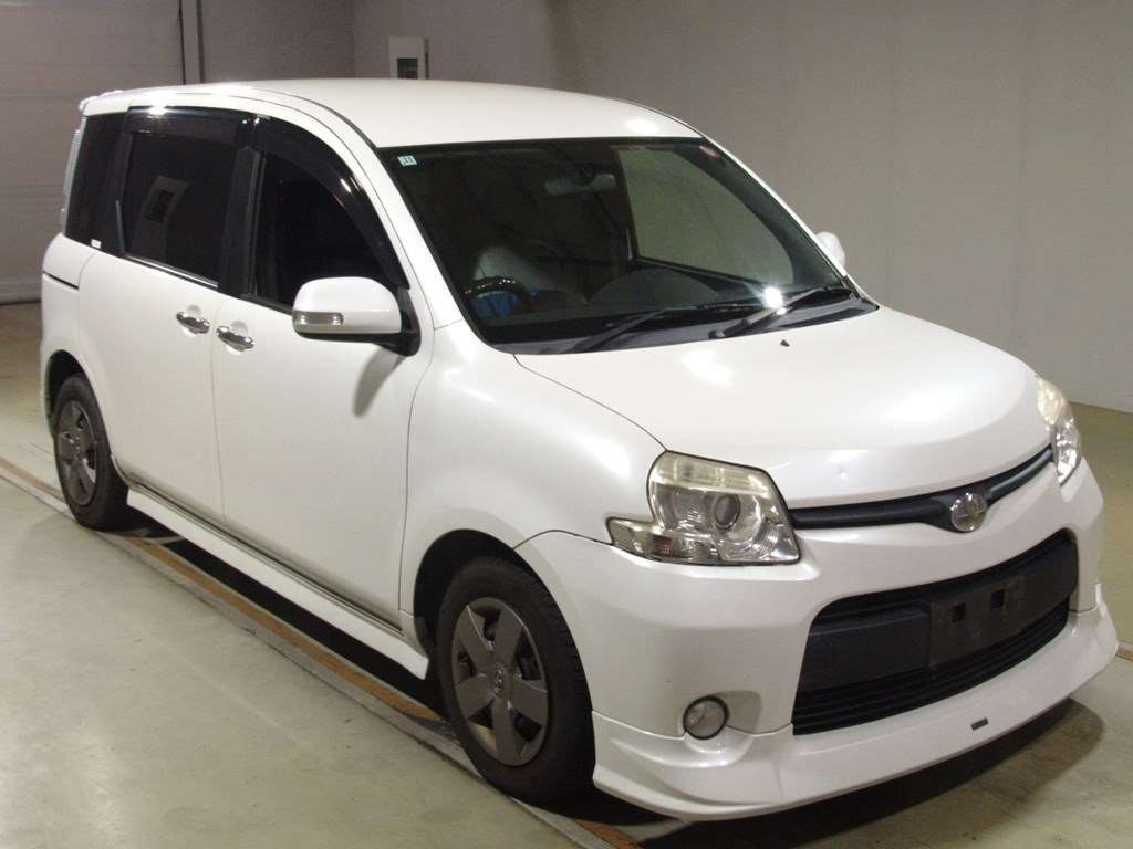 2011 Toyota Sienta NCP81G[2]