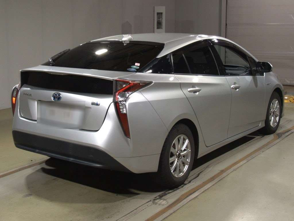 2016 Toyota Prius ZVW50[1]