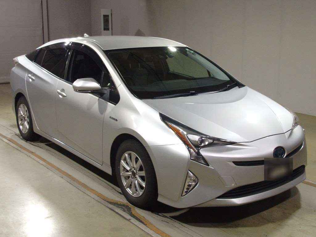 2016 Toyota Prius ZVW50[2]