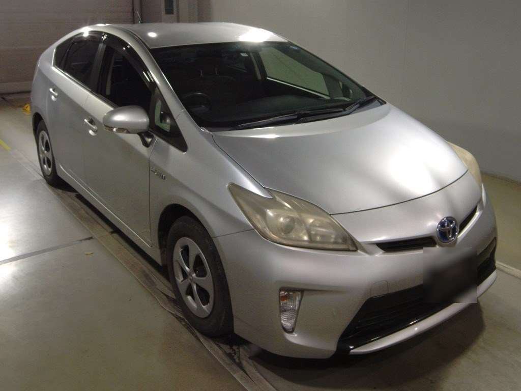 2013 Toyota Prius ZVW30[2]