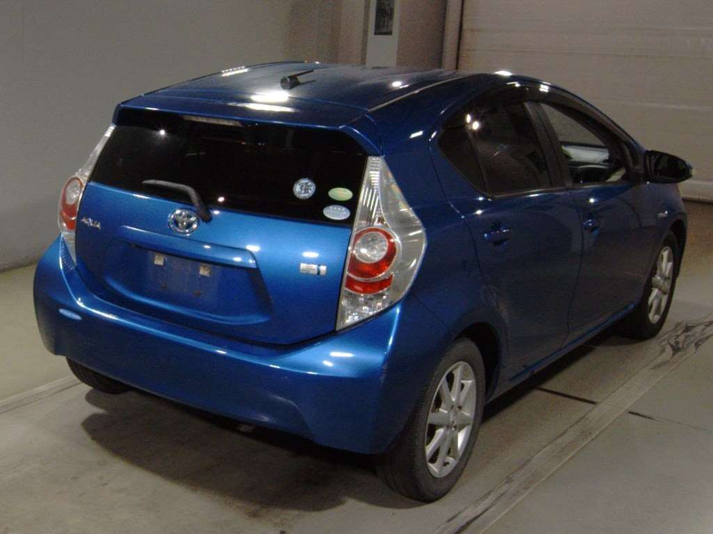 2013 Toyota Aqua NHP10[1]