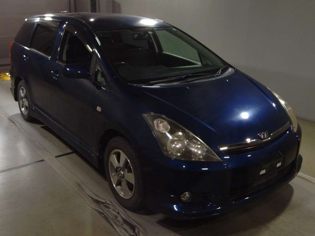 2005 Toyota Wish ZNE10G[2]