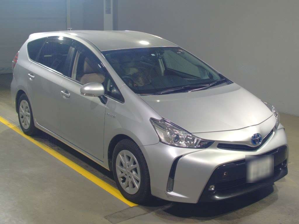 2016 Toyota Prius alpha ZVW40W[2]