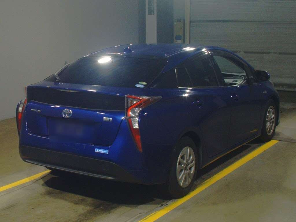 2016 Toyota Prius ZVW50[1]