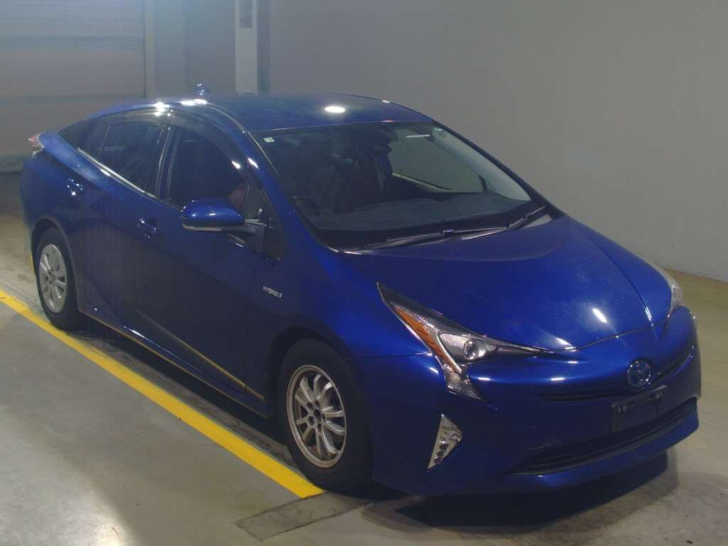 2016 Toyota Prius ZVW50[2]