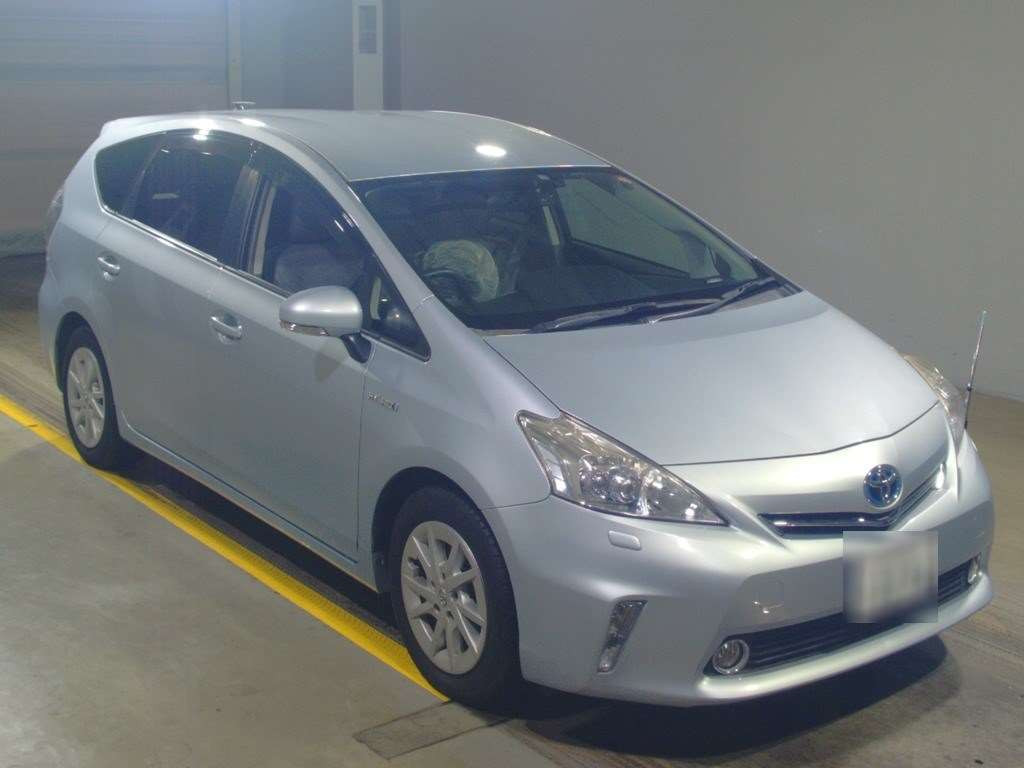 2012 Toyota Prius alpha ZVW40W[2]