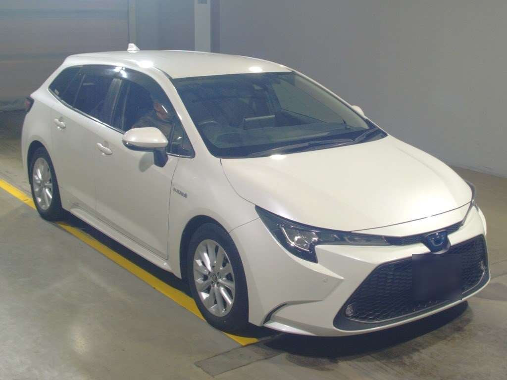 2020 Toyota Corolla Touring Wagon ZWE211W[2]