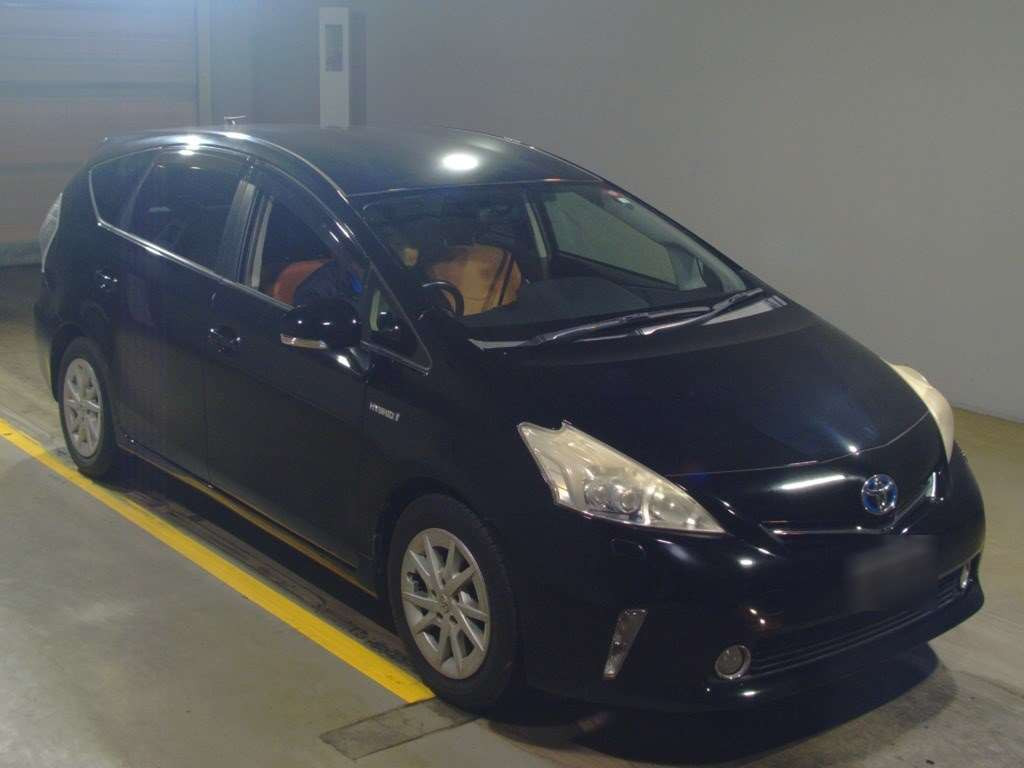 2012 Toyota Prius alpha ZVW41W[2]