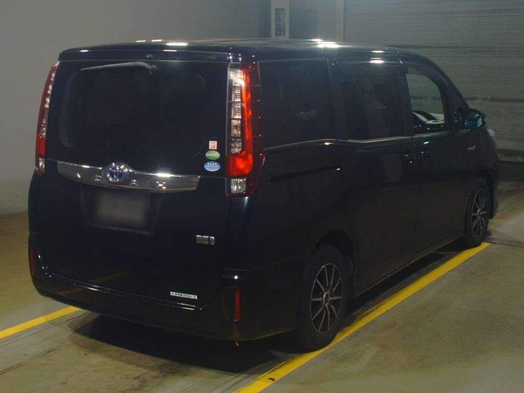 2015 Toyota Noah ZWR80G[1]