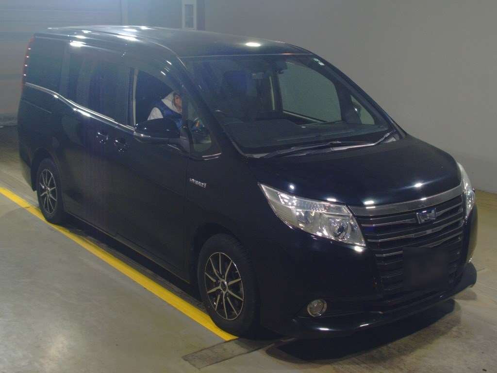 2015 Toyota Noah ZWR80G[2]