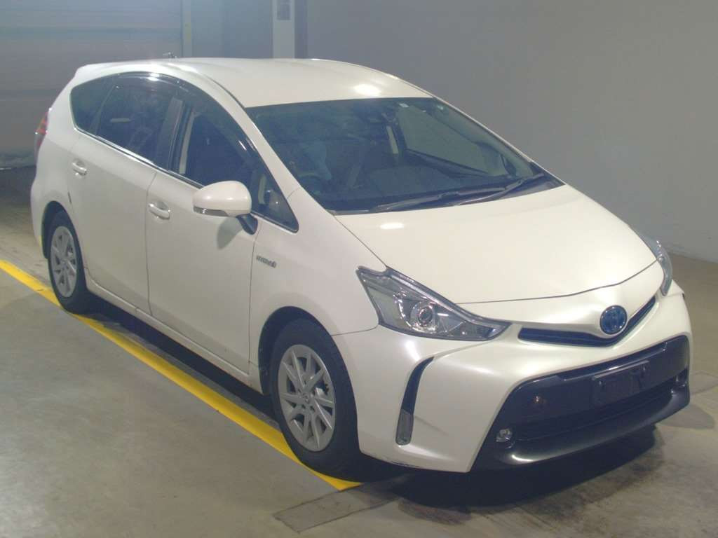 2019 Toyota Prius alpha ZVW41W[2]