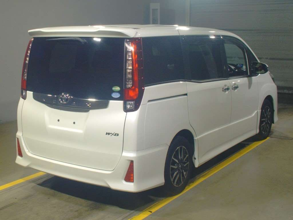 2016 Toyota Noah ZRR80W[1]