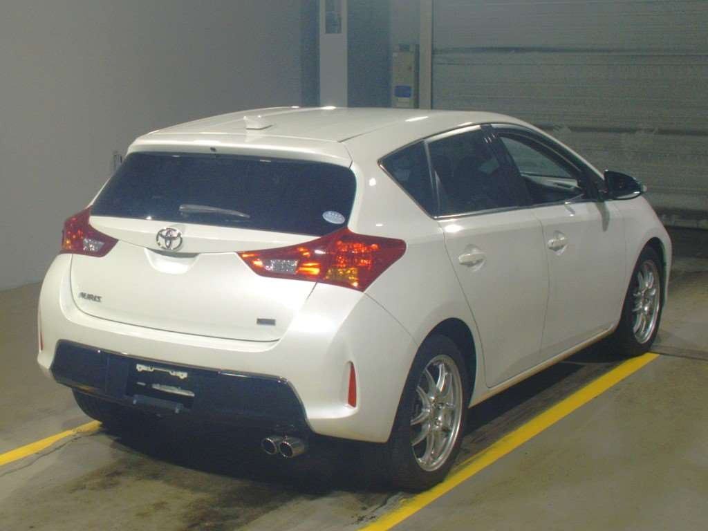 2012 Toyota Auris ZRE186H[1]