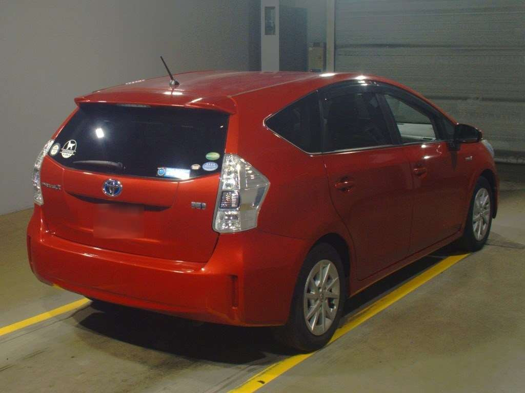 2012 Toyota Prius alpha ZVW41W[1]