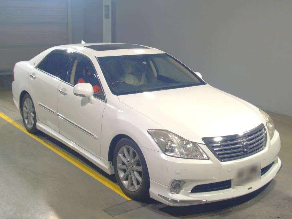 2011 Toyota Crown GRS202[2]