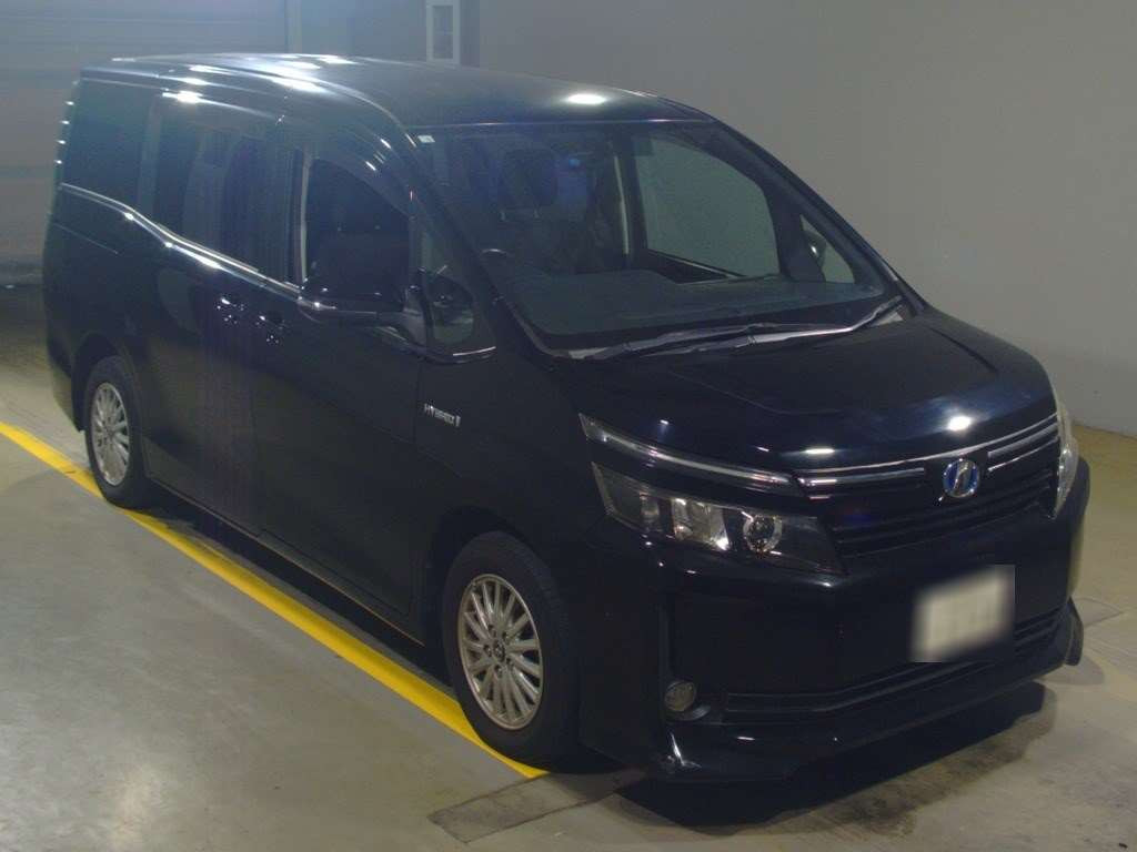 2014 Toyota Voxy ZWR80G[2]