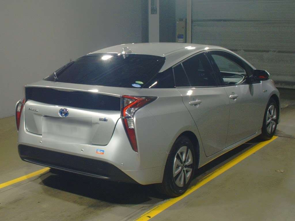 2017 Toyota Prius ZVW51[1]