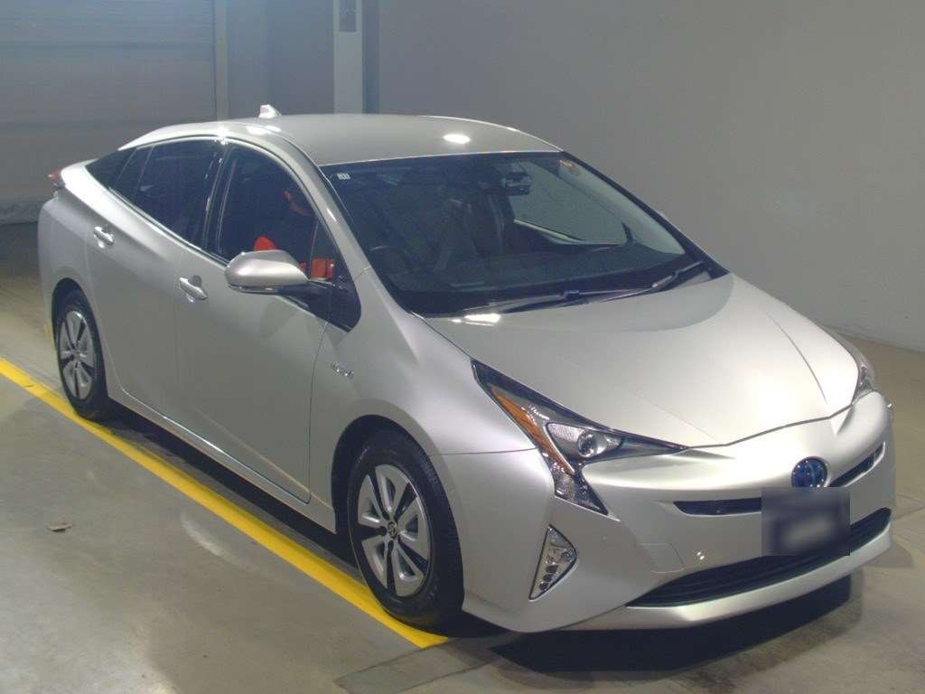 2017 Toyota Prius ZVW51[2]