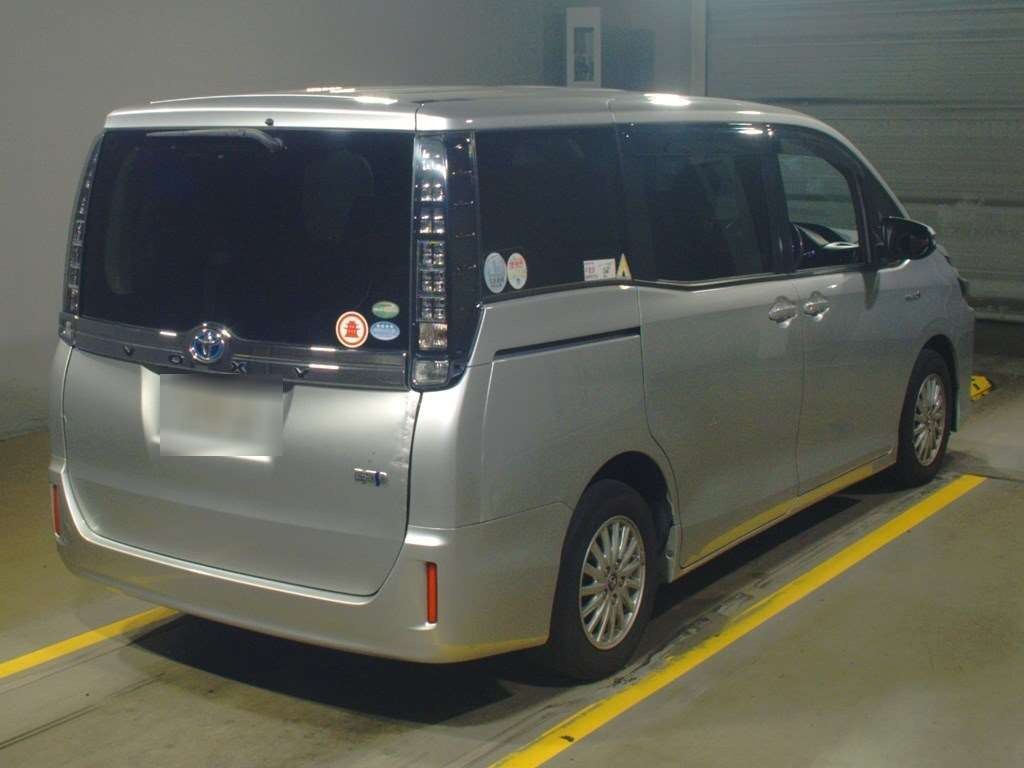 2014 Toyota Voxy ZWR80G[1]