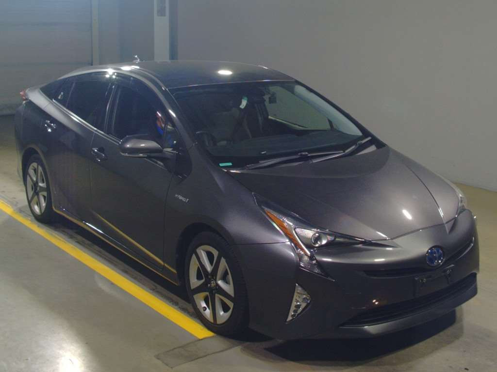 2018 Toyota Prius ZVW50[2]