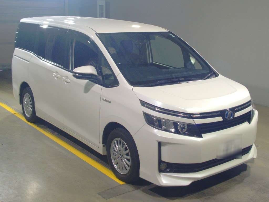 2015 Toyota Voxy ZWR80G[2]