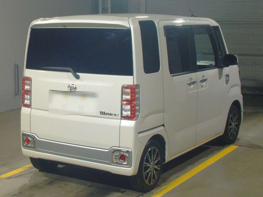 2016 Daihatsu Wake LA700S[1]