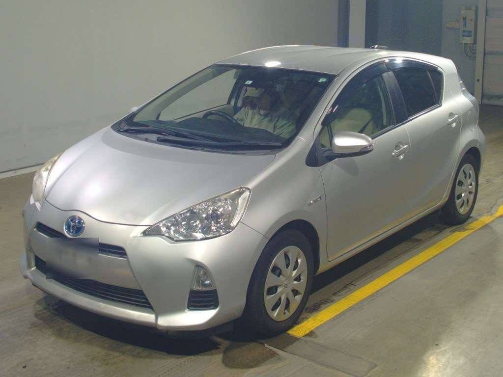 2013 Toyota Aqua NHP10[0]