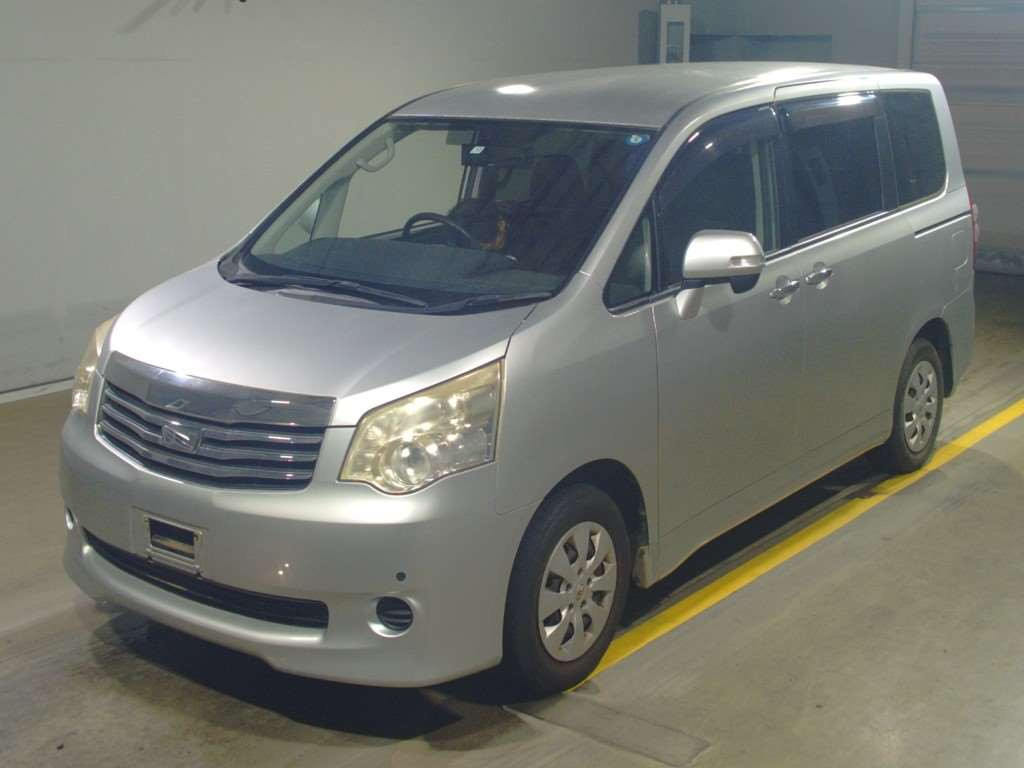 2011 Toyota Noah ZRR70G[0]