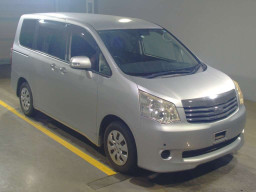 2011 Toyota Noah