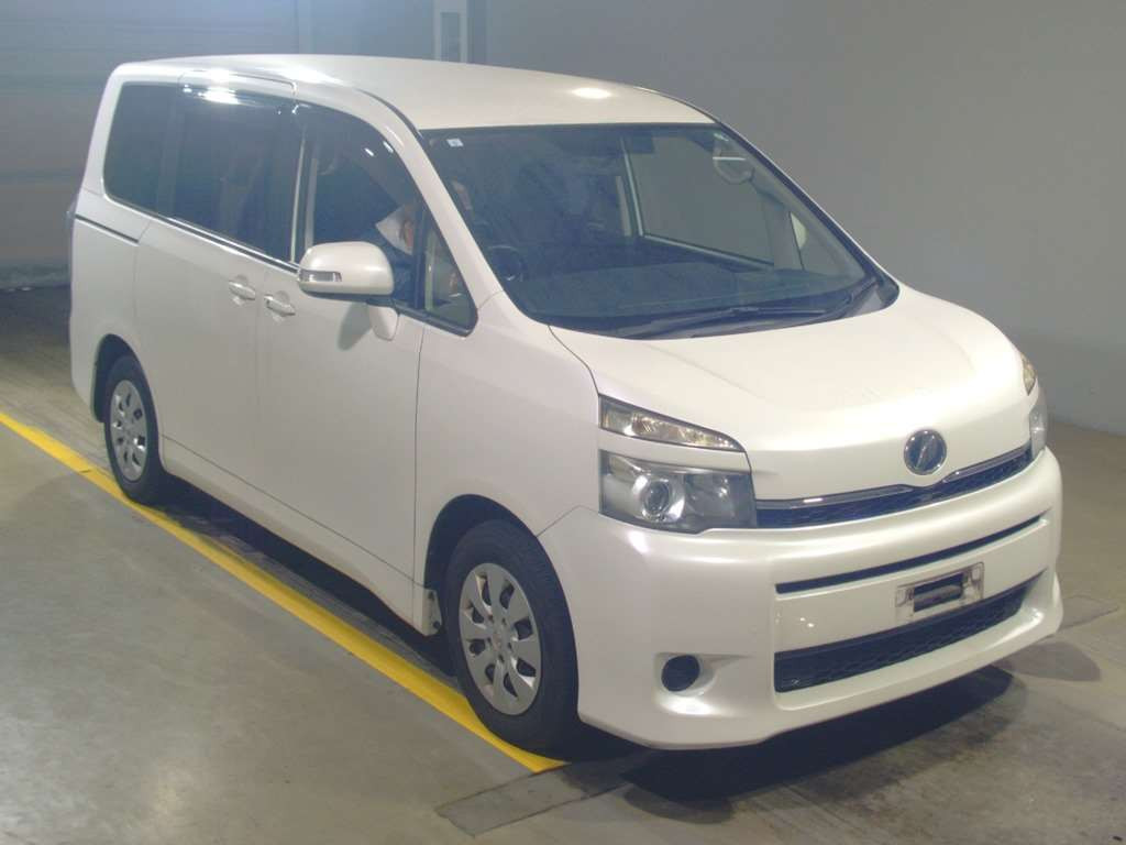 2013 Toyota Voxy ZRR70G[2]