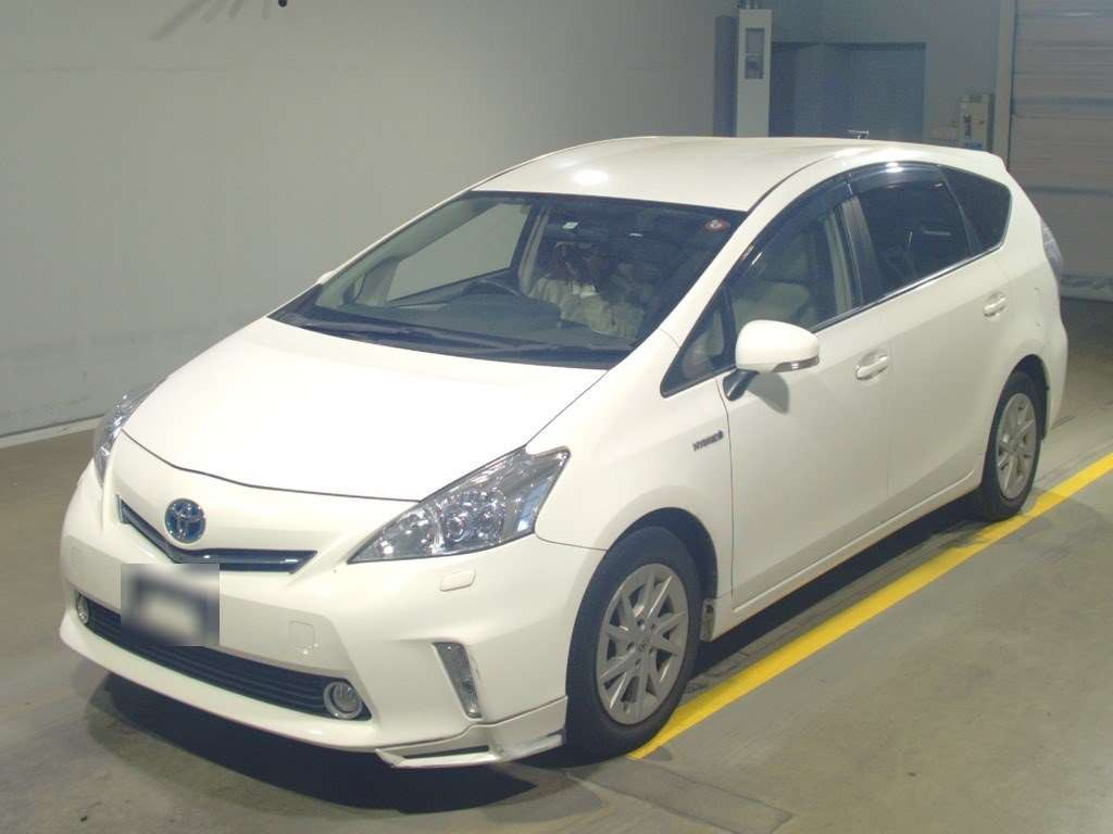 2011 Toyota Prius alpha ZVW41W[0]