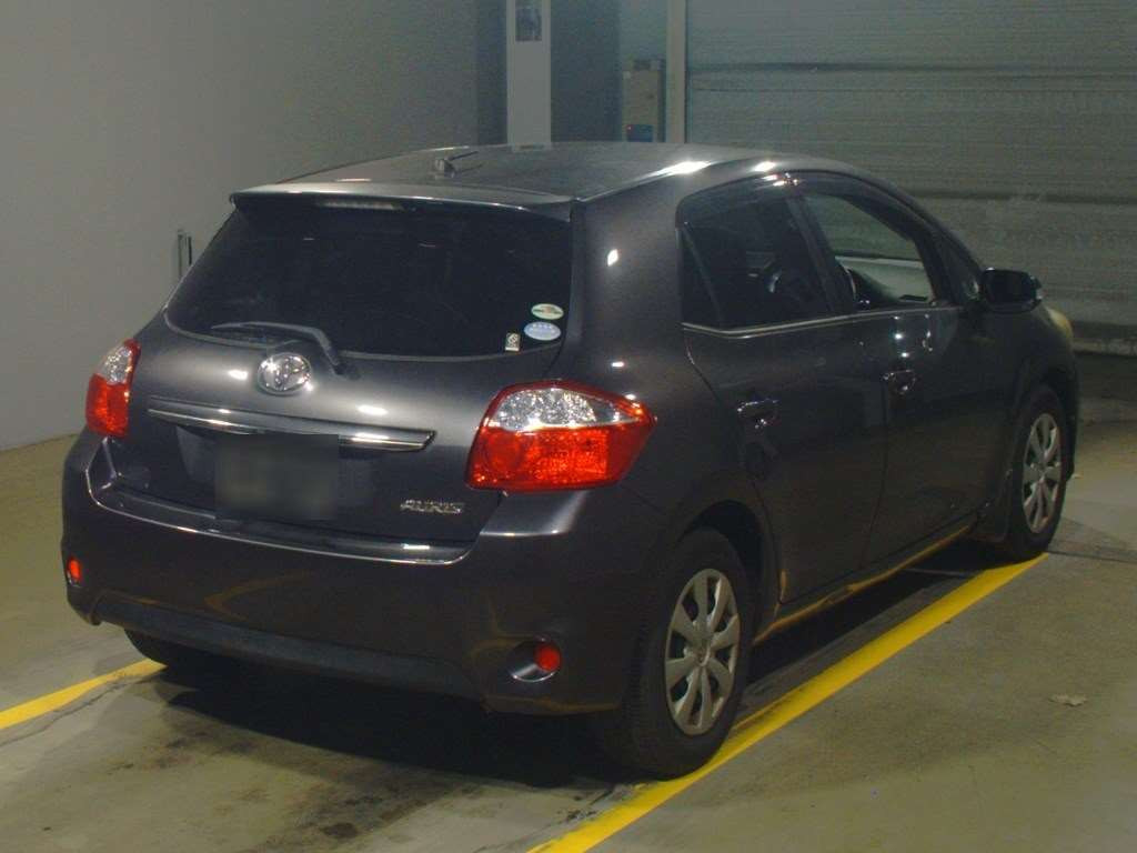 2010 Toyota Auris NZE151H[1]