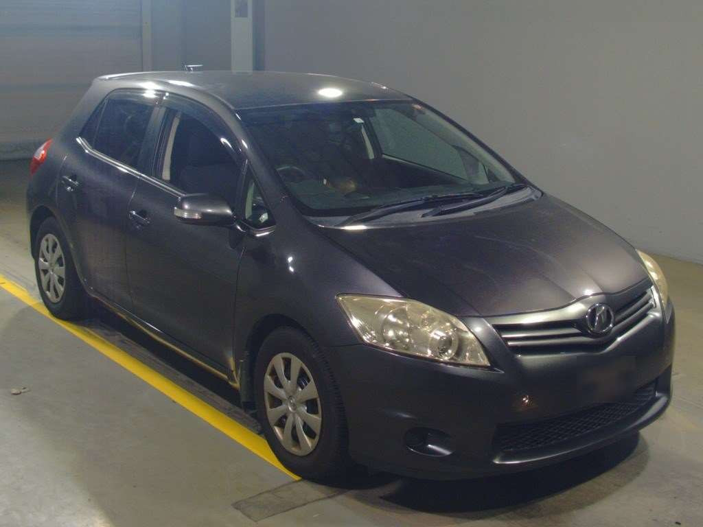 2010 Toyota Auris NZE151H[2]