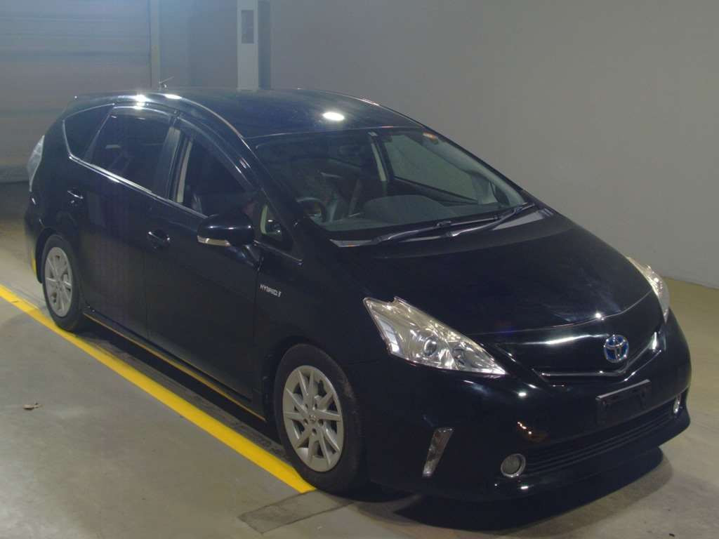 2014 Toyota Prius alpha ZVW41W[2]