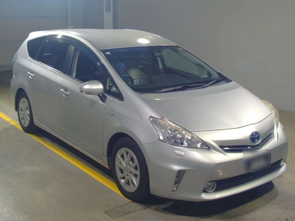 2012 Toyota Prius alpha ZVW41W[2]