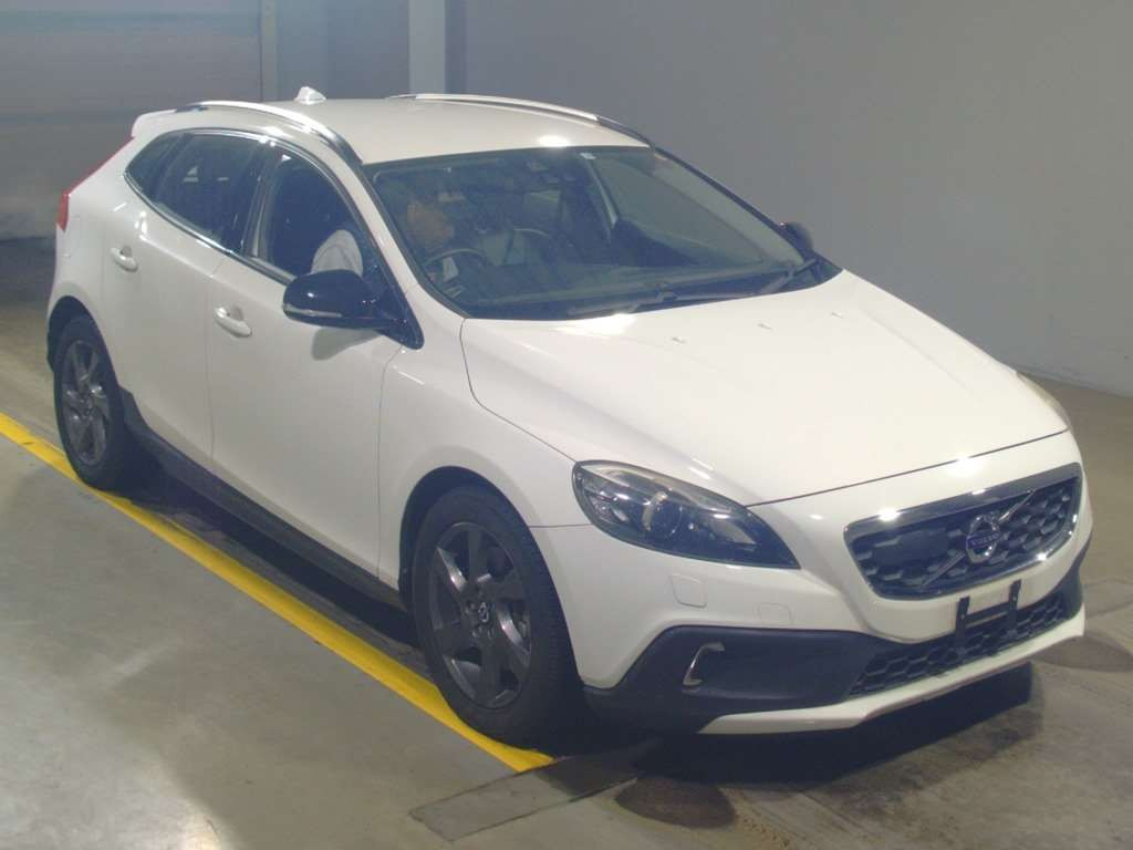 2013 Volvo V40 MB5204T[2]