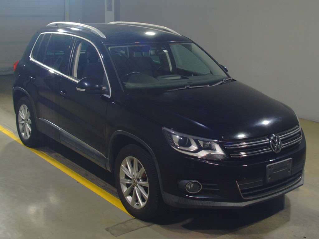 2014 Volkswagen Tiguan 5NCTH[2]