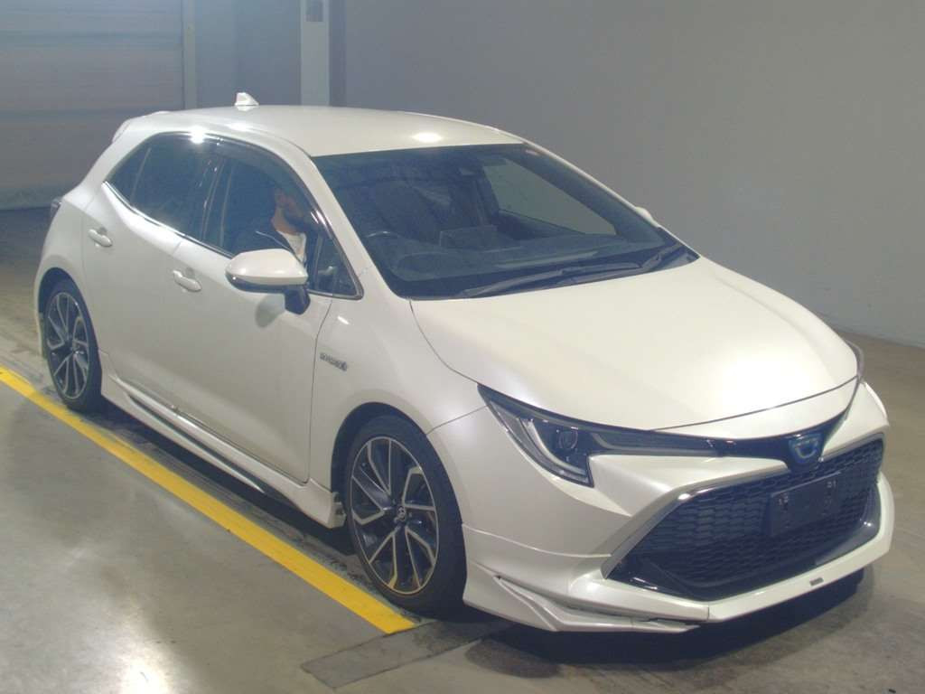 2018 Toyota Corolla Sports ZWE211H[2]